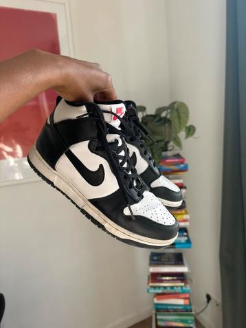 Nike dunk high panda beschikbaar voor biedingen