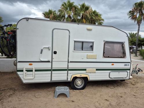 Mooie ruime goed onderhouden caravan chateau, Caravans en Kamperen, Caravans, Particulier, tot en met 4, 750 - 1000 kg, Treinzit