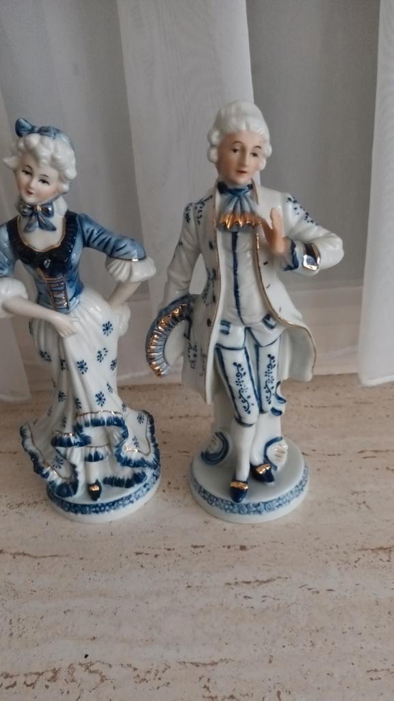 Porseleinen Beeldjes VAGA International, Antiek en Kunst, Kunst | Beelden en Houtsnijwerken, Ophalen of Verzenden