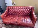 Retro rode leren bank, Huis en Inrichting, Banken | Bankstellen, Ophalen, Gebruikt, 75 tot 100 cm, Tweepersoons