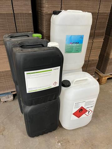 Jerrycans divers 4 stuks beschikbaar voor biedingen