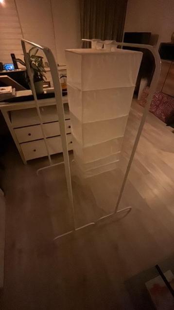 hangkast en 2x rek  I K E A  beschikbaar voor biedingen