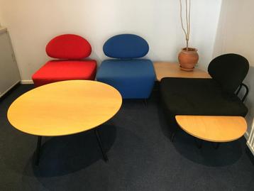 Design STACCATO Zitje van “IQ Modern”, 3 Stoelen en 3 Tafels beschikbaar voor biedingen