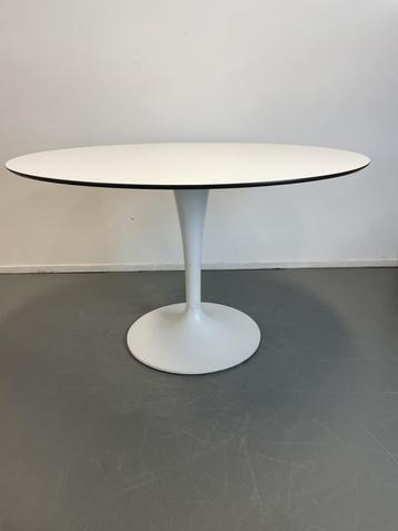 1 Arper Dizzle tafel 120 cm Wit showroom model beschikbaar voor biedingen