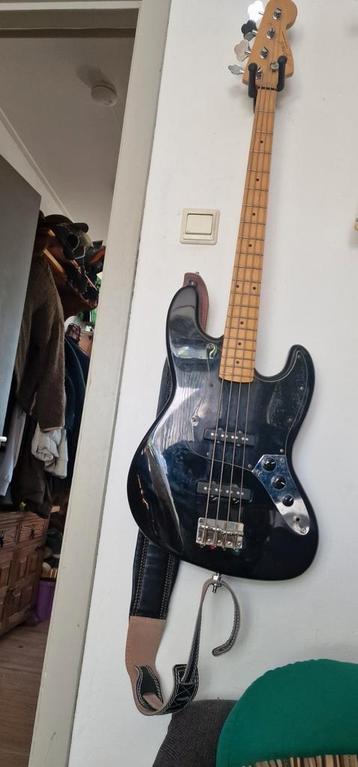 Legends Basgitaar + Mogelijk Versterker beschikbaar voor biedingen