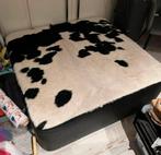 Grote koeienpoef koeienhuid 107 x 107 cm met leer poef koe, Huis en Inrichting, Leer, Zo goed als nieuw, Ophalen, Vierkant