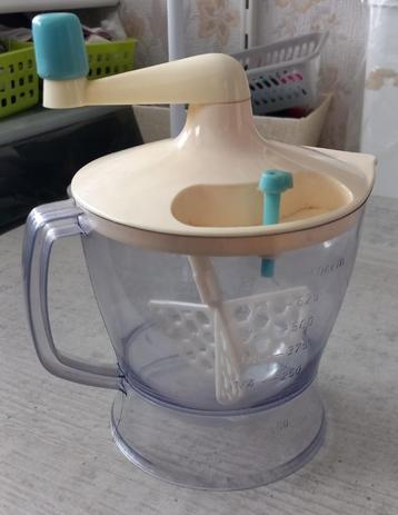 (vintage ??) slagroomklopper in maatbeker beschikbaar voor biedingen