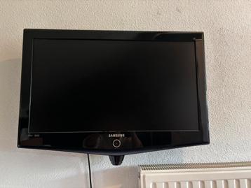 Samsung LE32R71B 32 inch LCD TV + Muurbevestiging beschikbaar voor biedingen