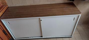 Metalen kast 2schuifdeuren, 150x45x77cm, legbord verstelbaar beschikbaar voor biedingen