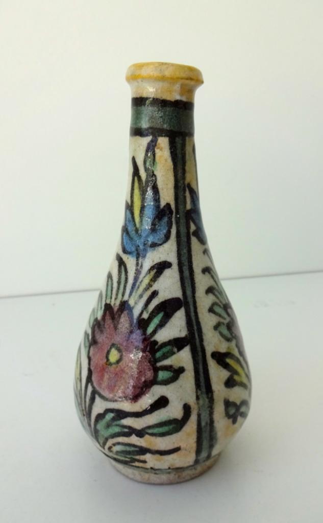 Keramiek vaas beige met bloem motieven Perzisch 3753-k, Antiek en Kunst, Antiek | Keramiek en Aardewerk, Ophalen of Verzenden