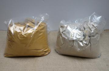 Klei, twee soorten, ongeveer 10 kilo beschikbaar voor biedingen