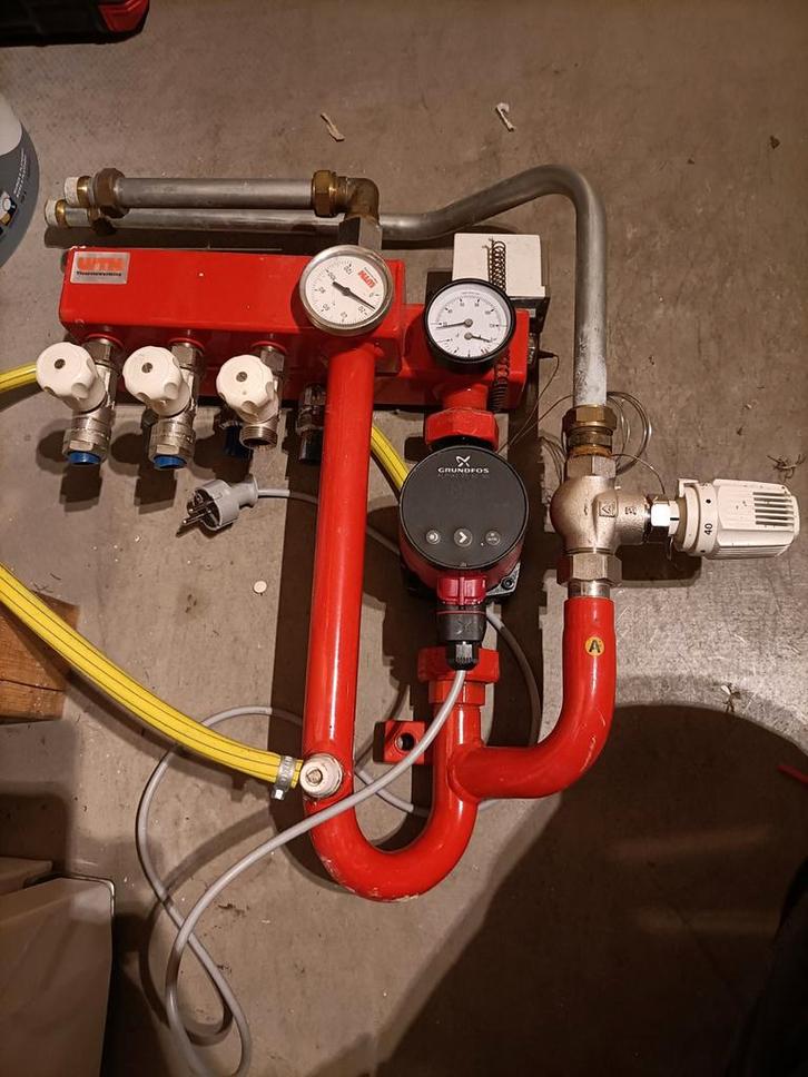 Verwarmingsunit met Grundfos pomp, Doe-het-zelf en Verbouw, Verwarming en Radiatoren, Gebruikt, Overige typen, 200 tot 500 watt