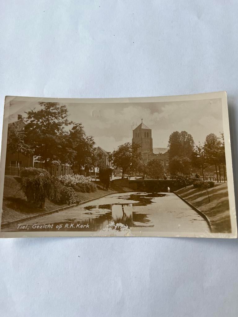 Oude ansichtkaart van Tiel met R.K. Kerk, Ophalen of Verzenden, Gelopen, Gelderland