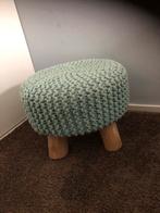 Poef, pouf, kruk gebreid en hout mintgroen, Huis en Inrichting, Banken | Voetenbanken en Poefen, Ophalen, Rond, Minder dan 50 cm