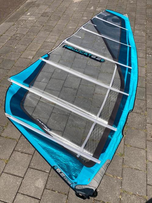 Neilpryde hellcat 8.2, Watersport en Boten, Windsurfen, Gebruikt, Zeil, Minder dan 250 cm, Met draagtas, 7 m² of meer, Ophalen