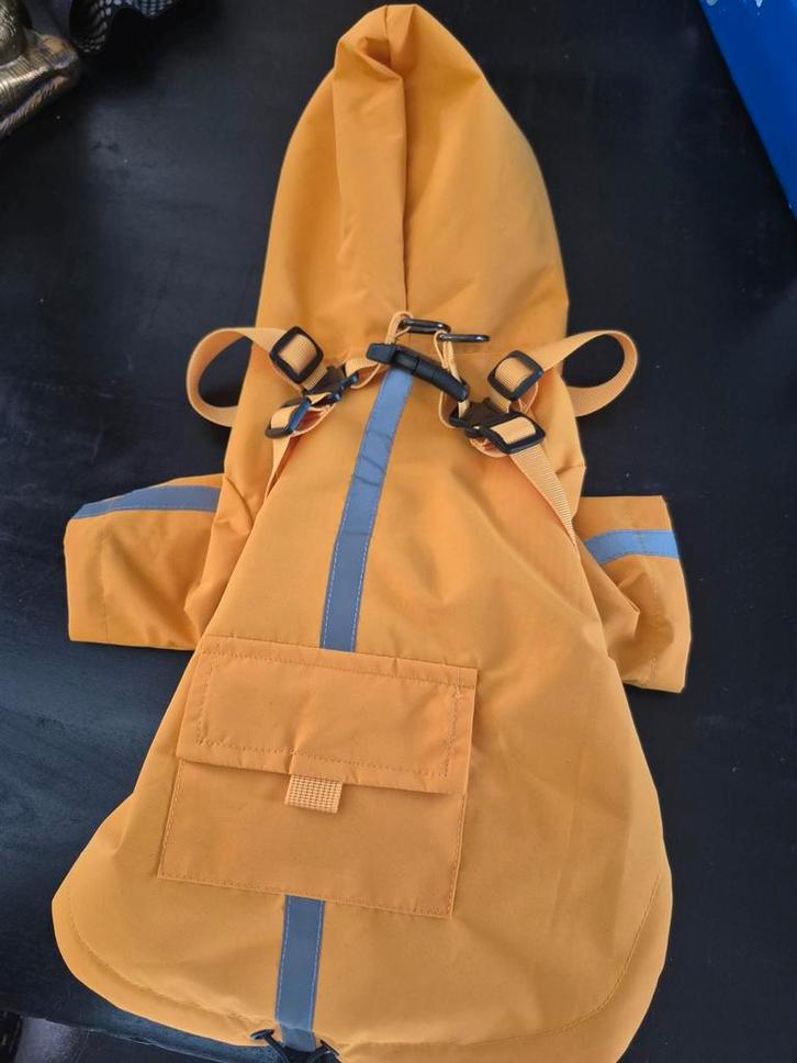 Regenjas hond, Dieren en Toebehoren, Hondenkleding, Zo goed als nieuw, Hondenregenjas, Ophalen