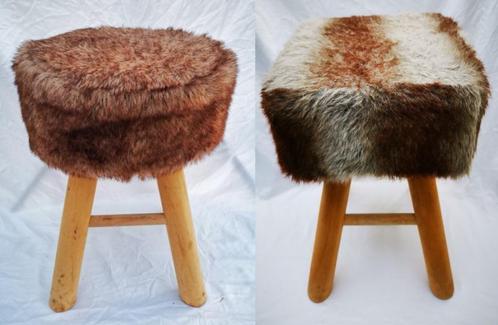 2 bamboe rotan Kruk met grijs bruin kunstbont bont tuintafel, Huis en Inrichting, Krukjes, Zo goed als nieuw, Hout, Ophalen