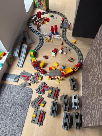 Grote partij Duplo met treinen en andere sets beschikbaar voor biedingen