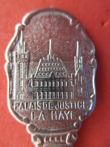 (A1595) La Haye Palais de Justice beschikbaar voor biedingen