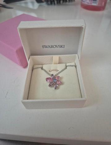 Swarovski Ketting met Bloemhanger beschikbaar voor biedingen