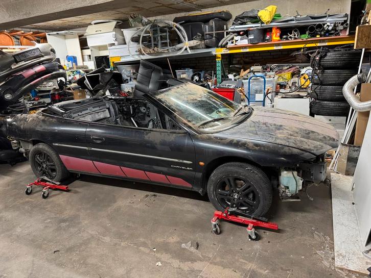 Gratis auto (zonder interieur/velgen) met motor!, Auto diversen, Schadeauto's, Chrysler, Handgeschakeld, Cabriolet, Zwart, Ophalen of Verzenden