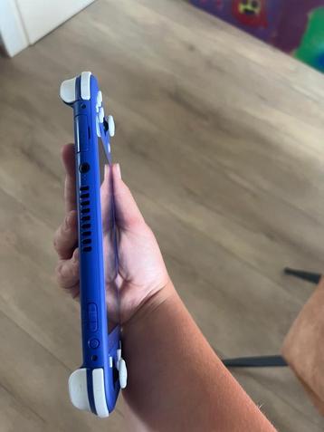 Nintendo Switch Lite - Blauw met oplader beschikbaar voor biedingen