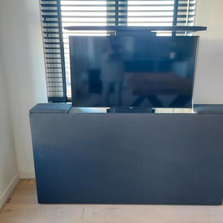 Wauw! Strak TV Meubel met Lift plus Samsung 43 inch TV, Huis en Inrichting, Kasten | Televisiemeubels, Zo goed als nieuw, Minder dan 100 cm