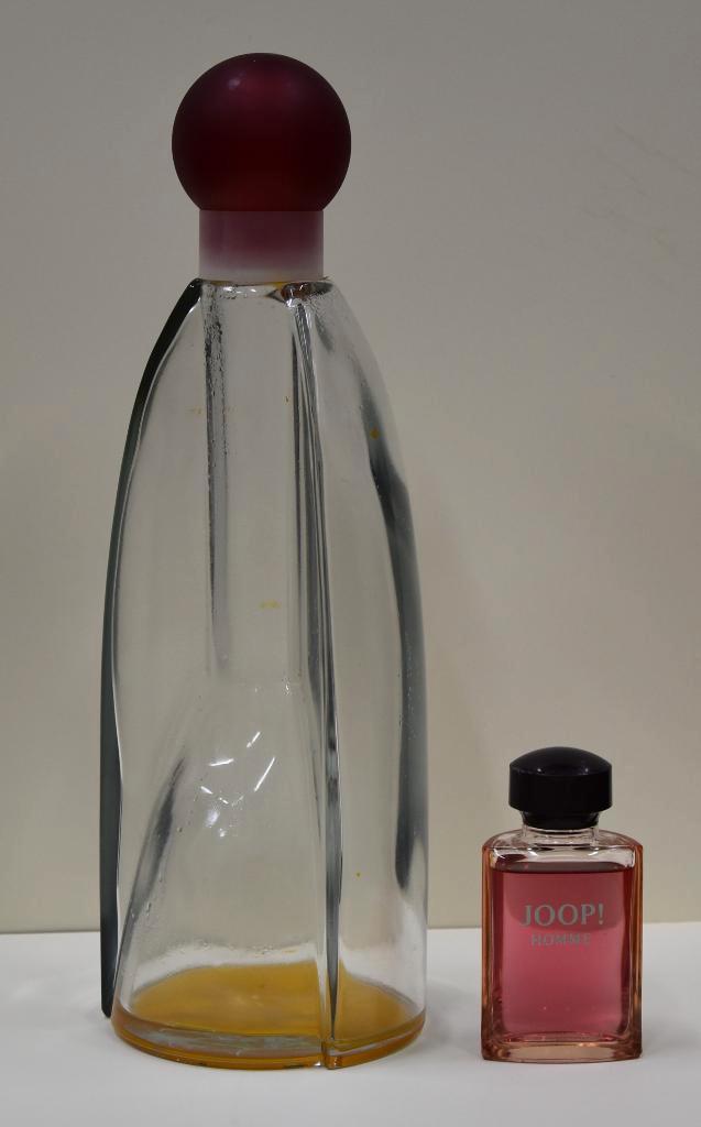 Display factice parfumfles Benetton Tribu 90s, Verzamelen, Parfumverzamelingen, Zo goed als nieuw, Overige typen, Ophalen of Verzenden