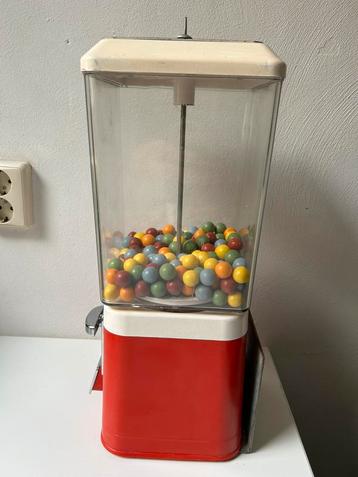Vintage kauwgomballenautomaat beschikbaar voor biedingen