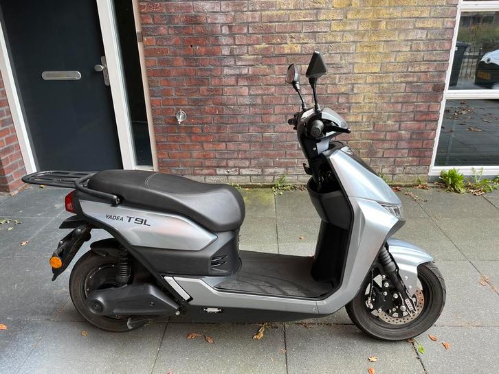 Yadea T9L met nette km stand en 2e accu, Fietsen en Brommers, Scooters | Overige merken, Gebruikt, Maximaal 45 km/u, Elektrisch