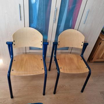 2 DEGELIJKE BIJZETSTOELEN BLAUWE METALEN FRAME HOUTENZITTING beschikbaar voor biedingen