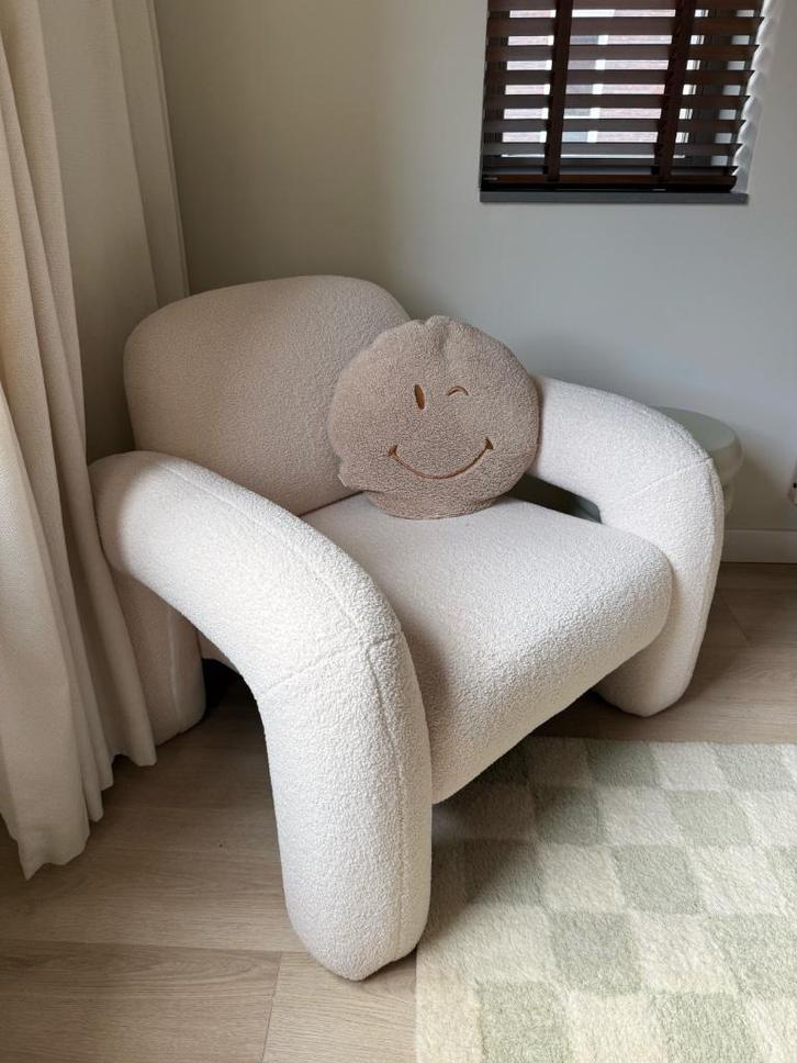 SKLUM Nicxon fauteuil van schapenvacht, Huis en Inrichting, Fauteuils, Zo goed als nieuw, 75 tot 100 cm, 75 tot 100 cm, Ophalen