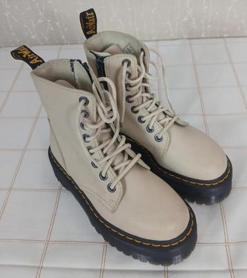 Dr Martens Jadon Boots beschikbaar voor biedingen