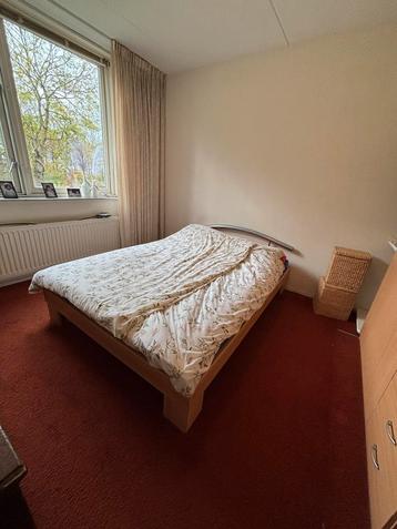 2-persoonsbed 140cm + matras beschikbaar voor biedingen
