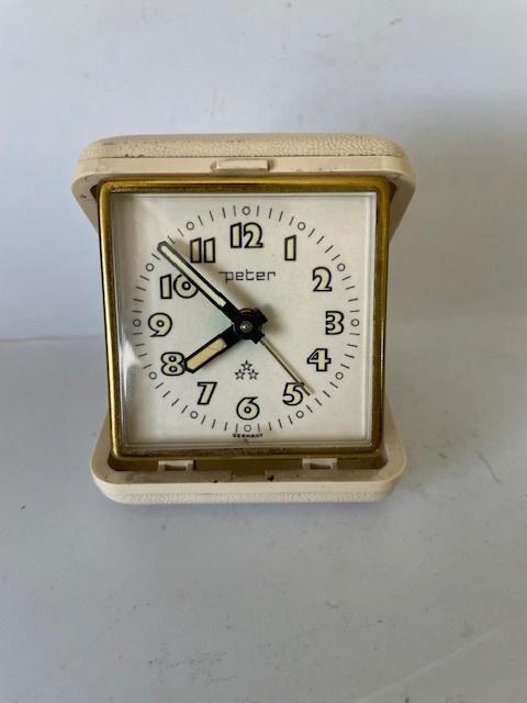 Vintage oude wekker reiswekker Peter. Witte hoes., Antiek en Kunst, Antiek | Klokken, Ophalen