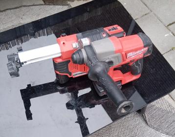 Milwaukee M12CH Klopboor met Afzuiging beschikbaar voor biedingen