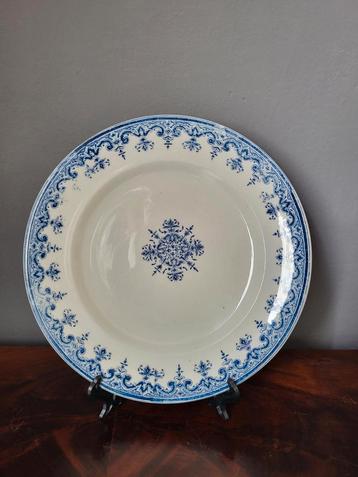 Antieke Franse ~ Terre de Fer ~ Bord beschikbaar voor biedingen