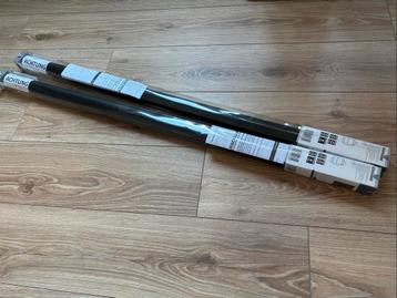 2x nieuwe zwarte verduisterende rolgordijnen in verpakking beschikbaar voor biedingen