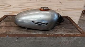 Ducati Scrambler tank (orgineel) beschikbaar voor biedingen