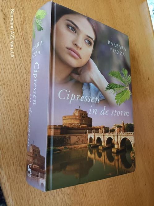 Barbara Piazza - Cipressen in de storm, Boeken, Literatuur, Gelezen, Ophalen of Verzenden