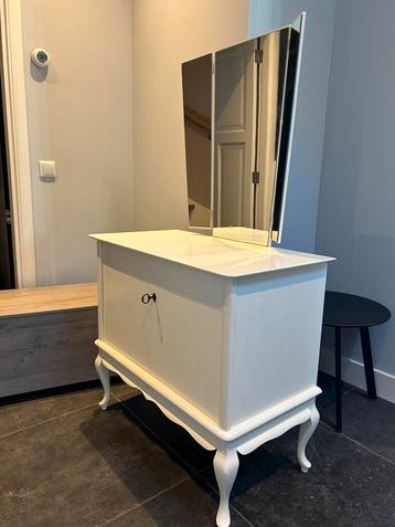 Kast met spiegel / Kaptafel  beschikbaar voor biedingen