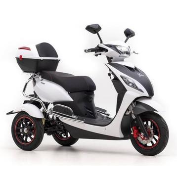 Mooie scooter zonder helm plicht & rijbewijs vrij te rijden beschikbaar voor biedingen