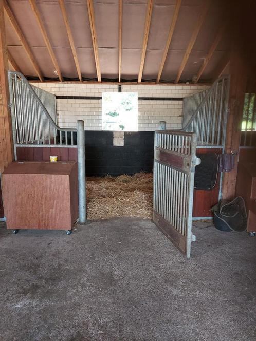 Stalling aangeboden op privé stal, Dieren en Toebehoren, Stalling en Weidegang, Opfok, Stalling, Weidegang