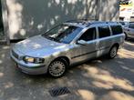 Volvo V70 2.4 T Comfort Line / NIEUWE APK / AUTOMAAT / RIJDT, Leder en Stof, V70, 2435 cc, 1570 kg