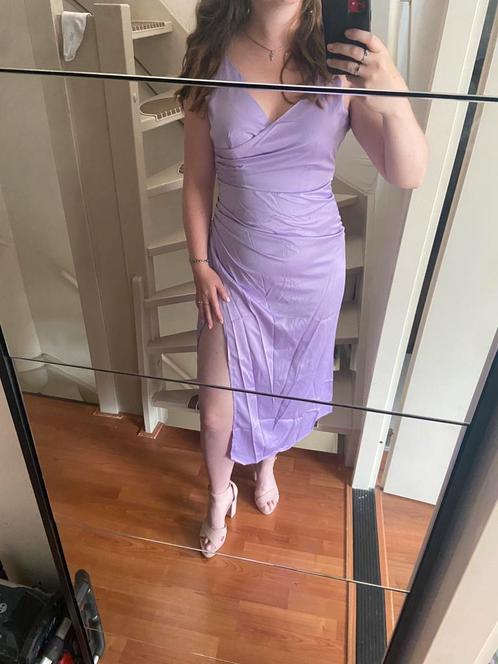 Paarse/lila satijnen jurk maat M, Kleding | Dames, Gelegenheidskleding, Nieuw, Galajurk, Maat 38/40 (M), Paars, Ophalen of Verzenden