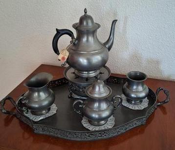 Prachtig tinnen theeservies beschikbaar voor biedingen