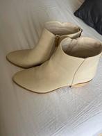Crème Bluebox Enkellaarsjes - Bijna Nieuw!, Kleding | Dames, Schoenen, Ophalen of Verzenden, Zo goed als nieuw, Beige, Lage of Enkellaarzen