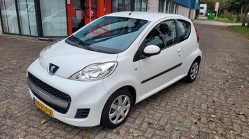 Peugeot 107 1.0 12V E-vti 68PK 3DR 2011 Wit airco/apk/nap beschikbaar voor biedingen