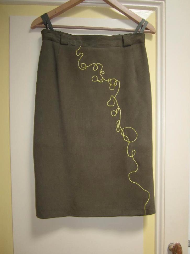 mosgroen zijden rok maat 40 nieuw, Kleding | Dames, Rokken, Nieuw, Maat 38/40 (M), Groen, Knielengte, Ophalen of Verzenden