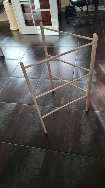 Antieke wasrek wit beschikbaar voor biedingen